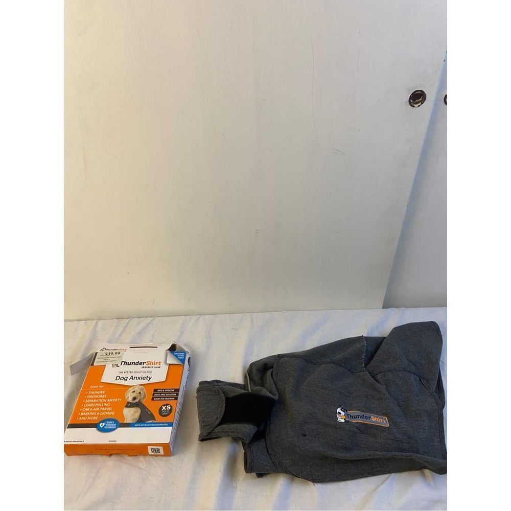 Thunder shirt Medium? Dog anxiety shirt‎ #129936 defected. stitching.